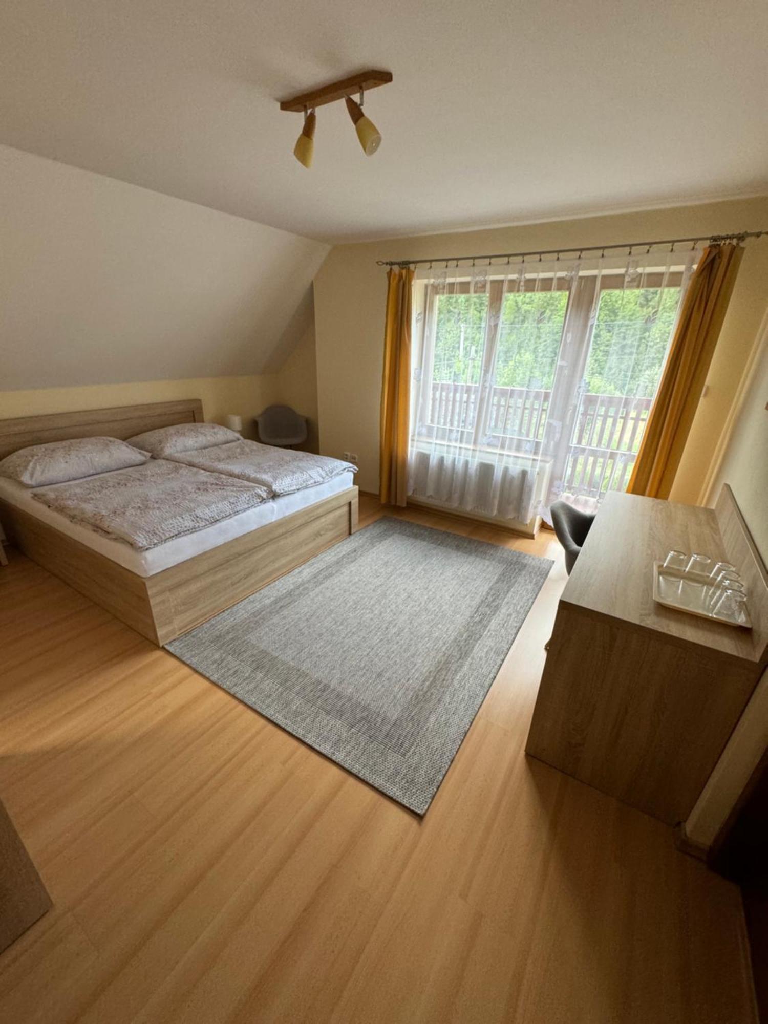 Lutra Montana Apartment Relov Luaran gambar